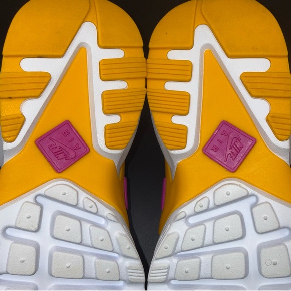 Size 8.5 - Nike Air Huarache City Low White Fuschia Wmns, Clean, With Box, Great - Picture 10 of 10